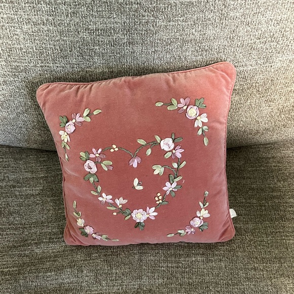 4 small throw pillows - Picture 6 of 10